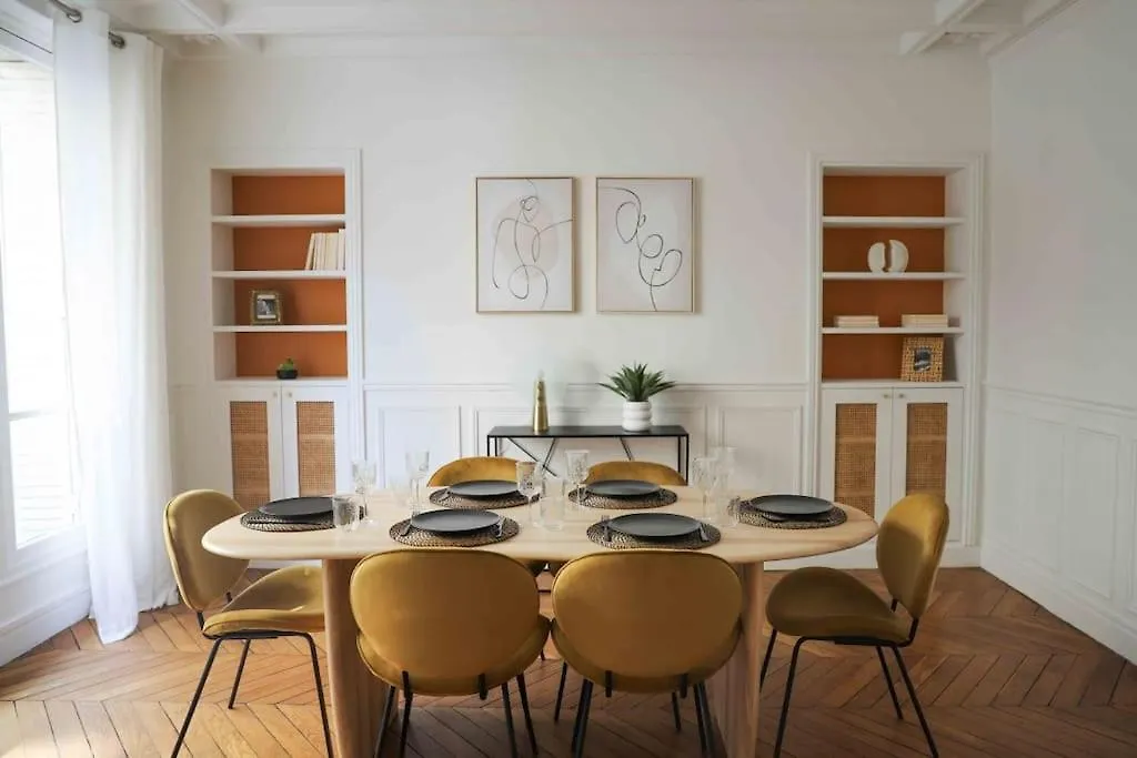 Charming 3 Bedroom Haussmannien Apartment In 17Th Paris