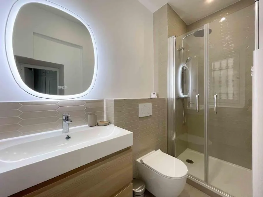 Charming 3 Bedroom Haussmannien Apartment In 17Th Paris