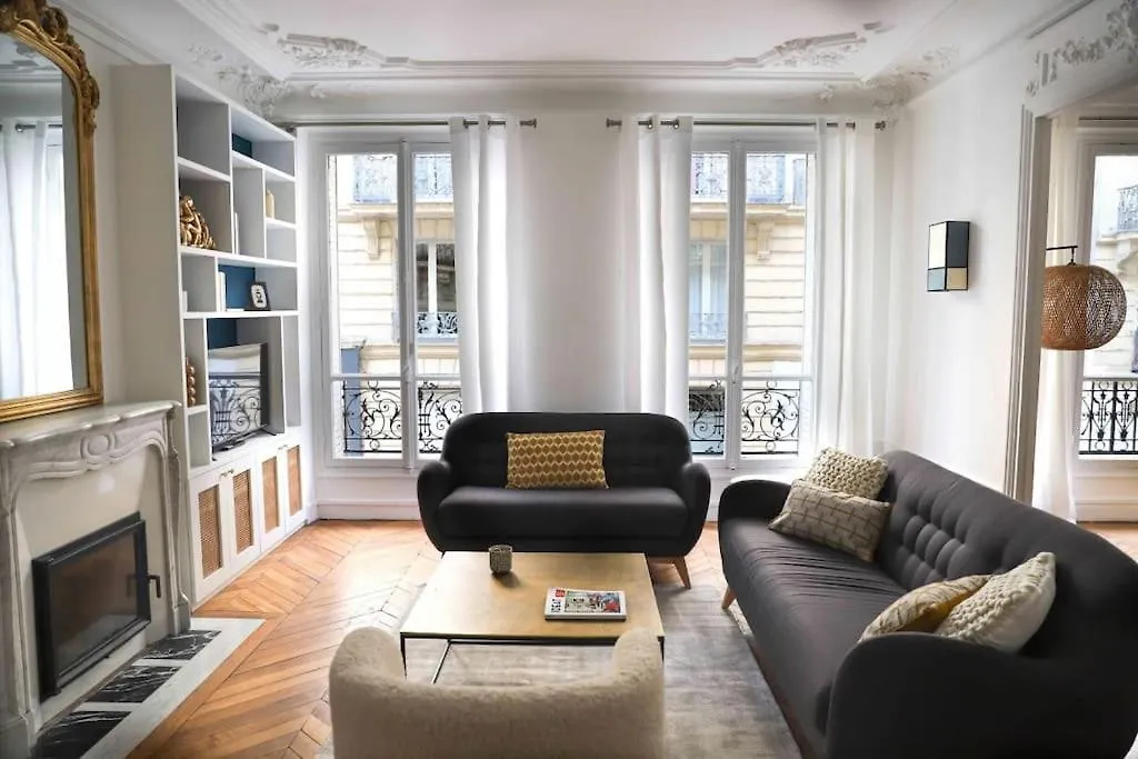 Charming 3 Bedroom Haussmannien Apartment In 17Th Paris