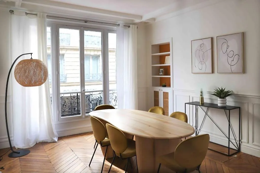 Charming 3 Bedroom Haussmannien Apartment In 17Th Paris France