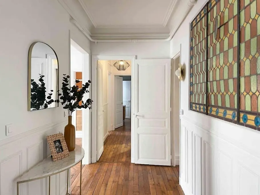 Charming 3 Bedroom Haussmannien Apartment In 17Th Paris